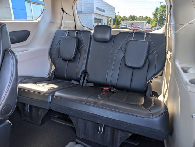 Used 2024 Chrysler Pacifica Touring-L FWD image 20