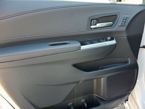 New 2026 Toyota Sienna Platinum image 8