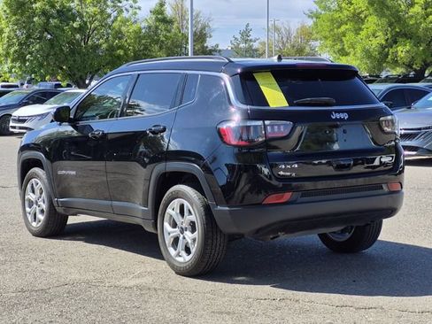 Used 2025 Jeep Compass Latitude AWD/4WD image 4