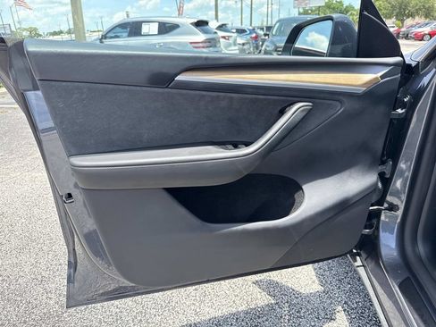 Used 2023 Tesla Model Y Long Range AWD/4WD image 19