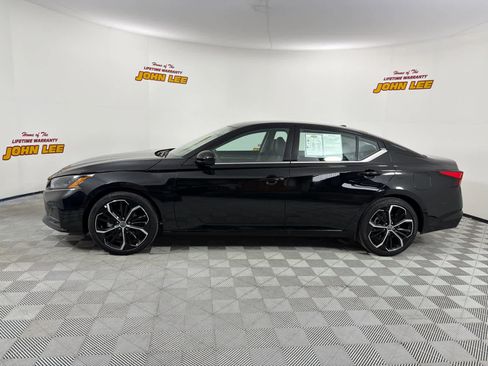 Used 2025 Nissan Altima 2.5 SR image 2