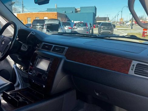 Used 2014 Chevrolet Suburban LTZ image 27