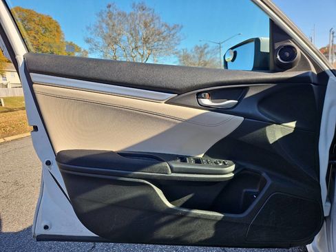 Used 2017 Honda Civic EX image 10