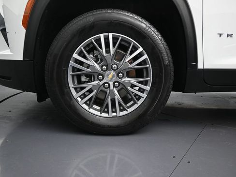 Used 2025 Chevrolet Traverse LT FWD image 10
