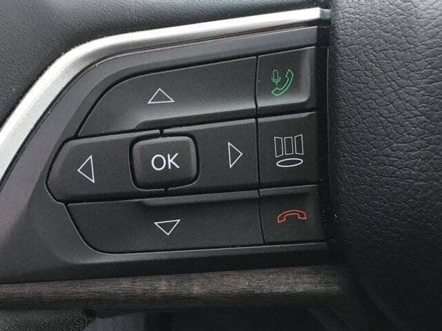 Used 2023 Jeep Grand Cherokee Limited AWD/4WD image 10