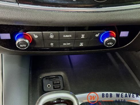 Used 2021 Buick Enclave Essence AWD/4WD image 19