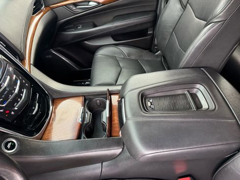 Used 2016 Cadillac Escalade ESV Premium image 14
