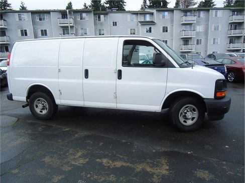 Used 2017 Chevrolet Express 2500 image 4