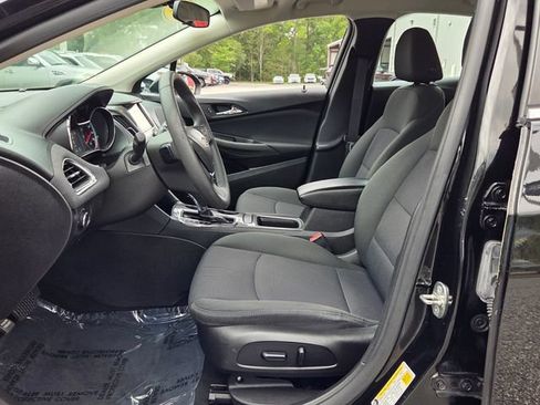 Used 2017 Chevrolet Cruze LT w/ Convenience Package FWD image 10