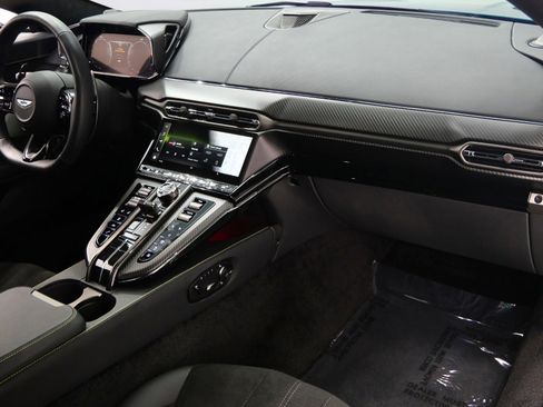 Used 2025 Aston Martin V8 Vantage Coupe image 14