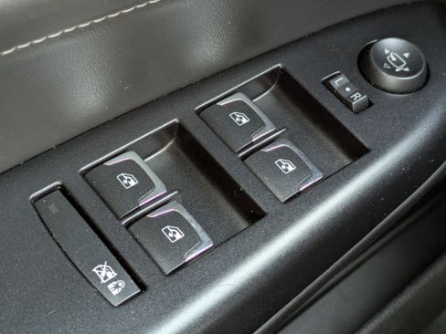 Certified 2015 Cadillac SRX Luxury w/ Driver Awareness Package image 24