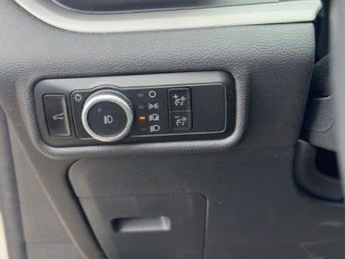 Used 2023 Ford Explorer XLT w/ Equipment Group 202A AWD/4WD image 8
