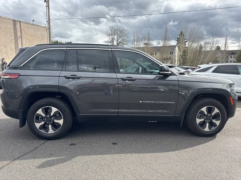 Used 2025 Jeep Grand Cherokee Limited 4xe w/ MOPAR Finishing Package image 11