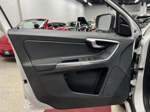 Used 2016 Volvo XC60 T6 R-Design w/ Climate Package image 16