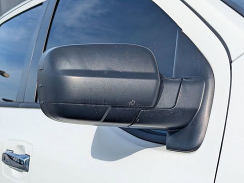 Used 2021 Nissan Titan SV w/ SV Convenience Package image 12