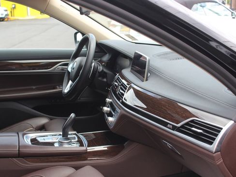 Used 2020 BMW 750i xDrive 750i xDrive image 23