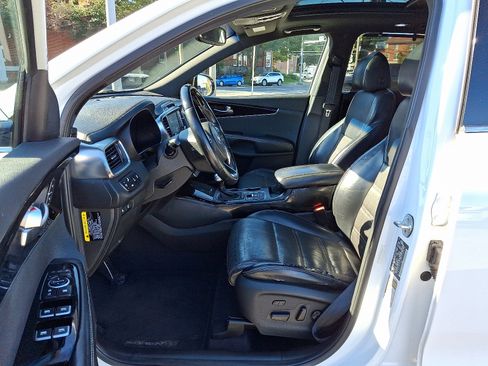 Used 2018 Kia Sorento SX image 16