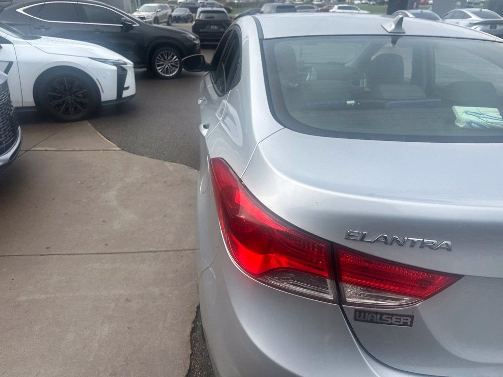 Used 2012 Hyundai Elantra Limited FWD image 16