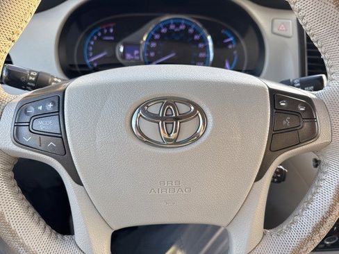 Used 2013 Toyota Sienna XLE image 21
