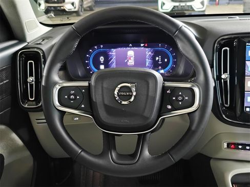 Certified 2023 Volvo XC40 B5 Ultimate w/ Protection Package Premier image 19