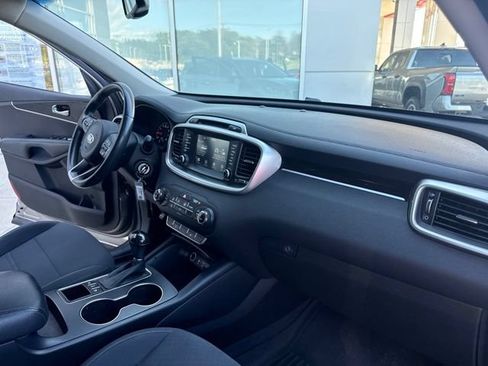 Used 2017 Kia Sorento AWD w/ LX Convenience Package image 30