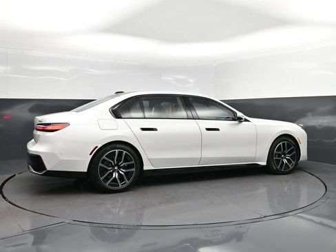 Used 2026 BMW 740i RWD image 8