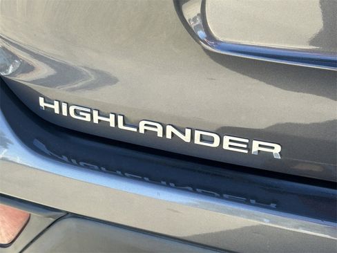 Used 2021 Toyota Highlander XLE image 13