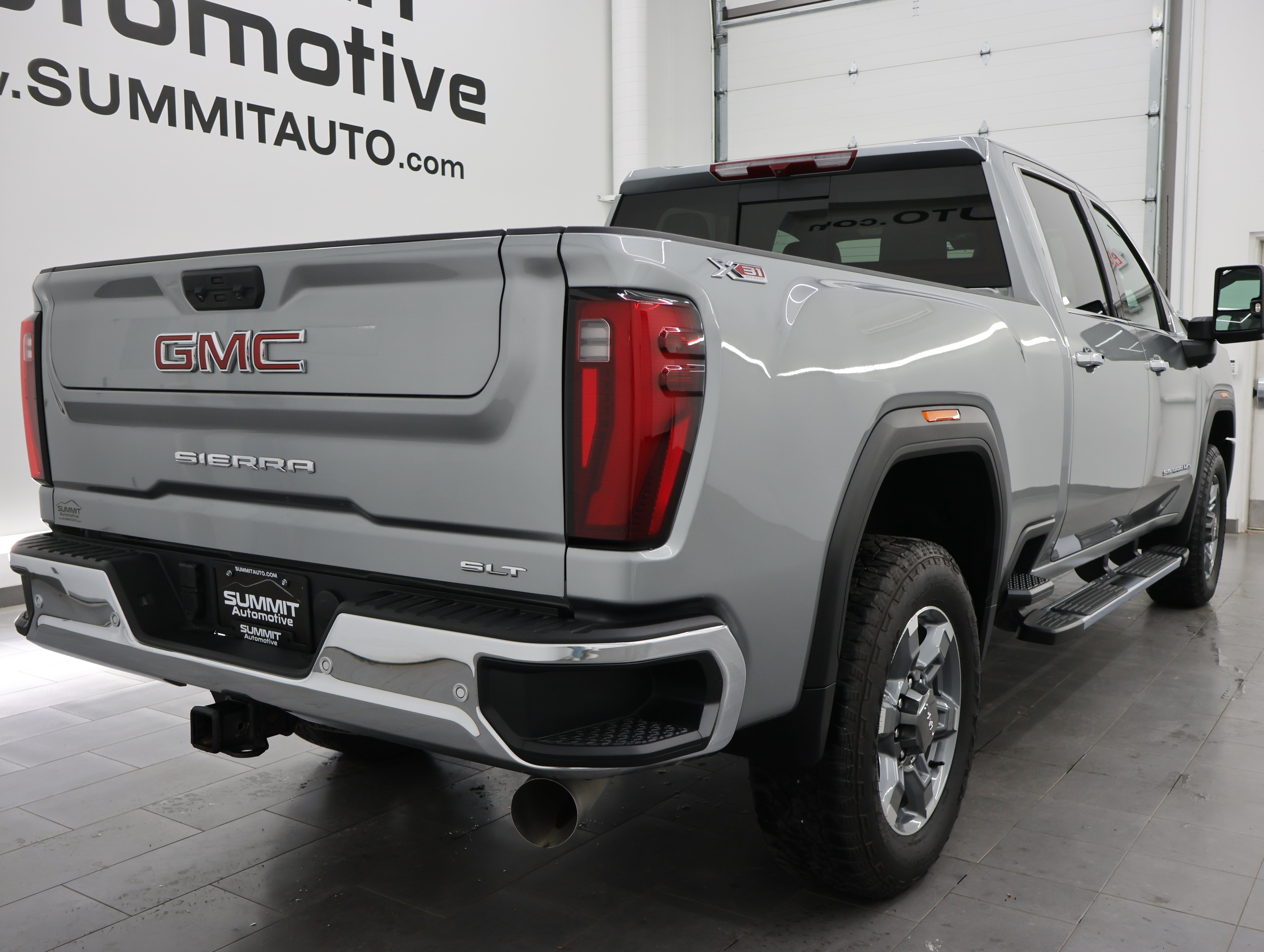Used 2025 GMC Sierra 2500 SLT w/ SLT Premium Package AWD/4WD image 4