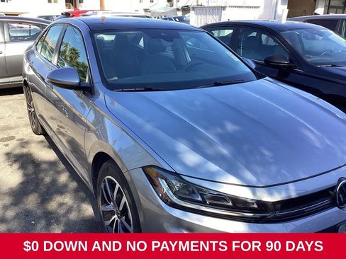 Used 2025 Volkswagen Jetta SE FWD image 3