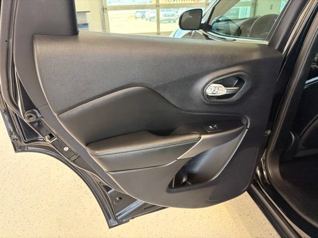 Used 2022 Jeep Cherokee Limited AWD/4WD image 41