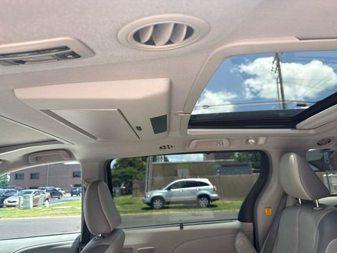 Used 2013 Toyota Sienna Limited w/ Premium Pkg AWD/4WD image 41