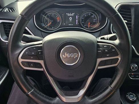 Used 2019 Jeep Cherokee Latitude Plus AWD/4WD image 12
