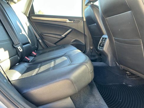 Used 2018 Volkswagen Passat 2.0T SE w/ SE Lighting Package image 41