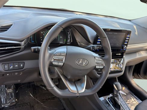 Used 2020 Hyundai Ioniq SE image 15