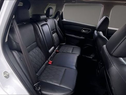 Used 2025 Nissan Rogue Platinum FWD image 25