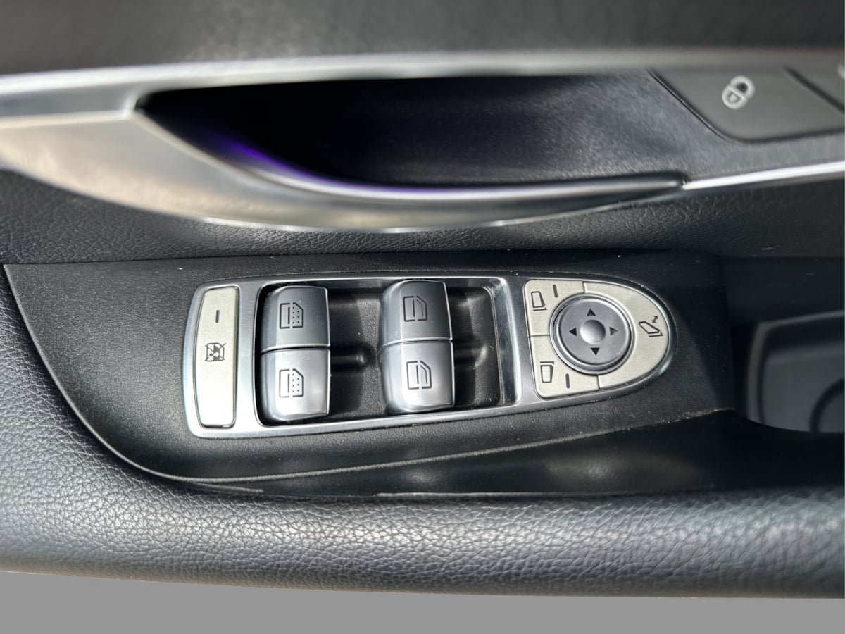 Used 2020 Mercedes-Benz E 350 4MATIC Sedan w/ Parking Assistance Package image 16