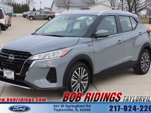 Used 2023 Nissan Kicks SV image 1