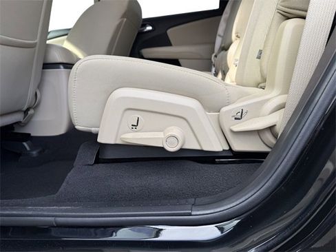 Used 2020 Dodge Journey SE image 42
