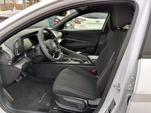 Used 2025 Hyundai Elantra Sport FWD image 11