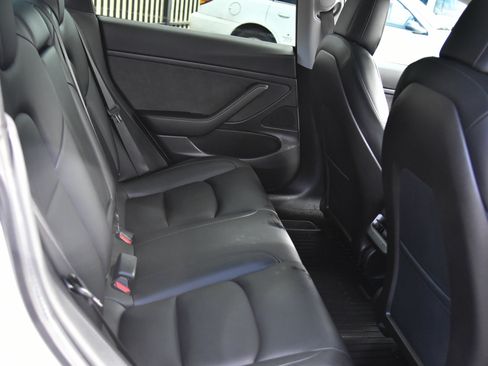 Used 2020 Tesla Model 3 Standard Range RWD image 37