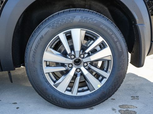 Used 2025 Nissan Pathfinder SL FWD image 10
