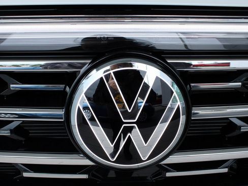 New 2025 Volkswagen Atlas SEL image 18