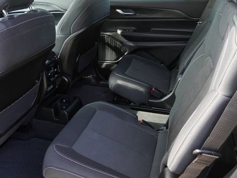 Used 2023 Jeep Grand Cherokee L Laredo image 13