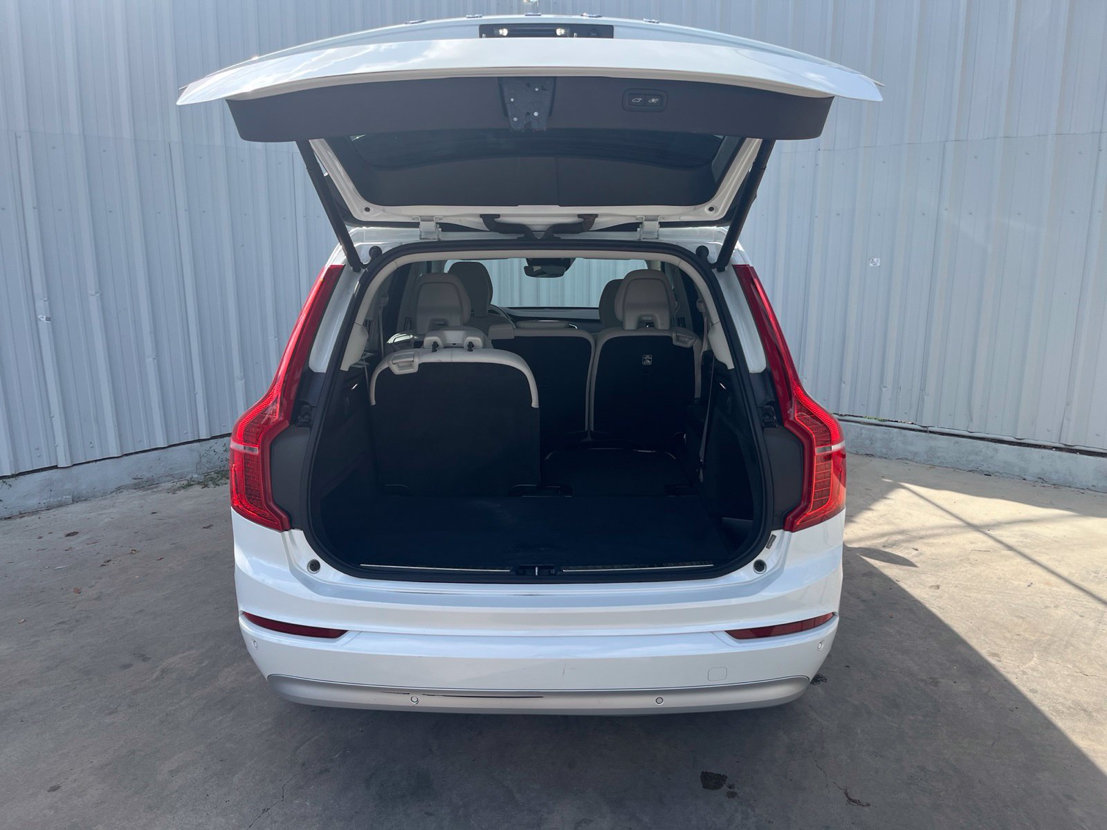Used 2022 Volvo XC90 T5 Momentum AWD/4WD image 8