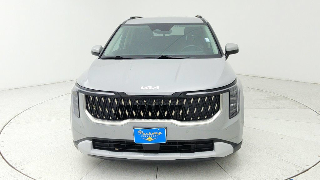 Used 2025 Kia Carnival EX FWD image 2