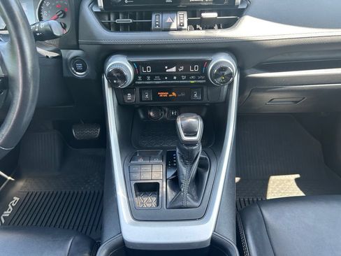 Used 2019 Toyota RAV4 XLE Premium w/ Cold Weather Package AWD/4WD image 15