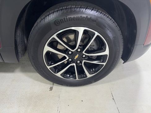 Used 2025 Chevrolet TrailBlazer LT w/ Driver Confidence Package image 10