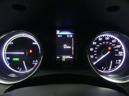 Used 2020 Toyota Camry SE w/ Sunroof Package image 32