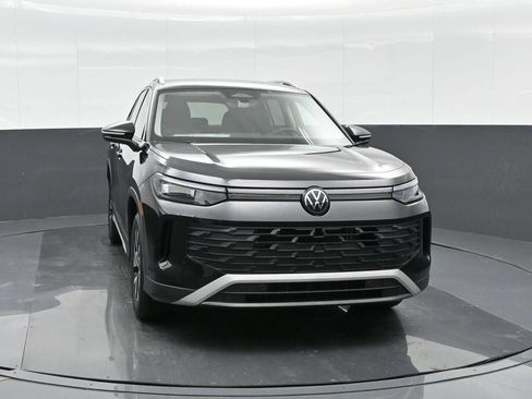 Used 2025 Volkswagen Tiguan S FWD image 5