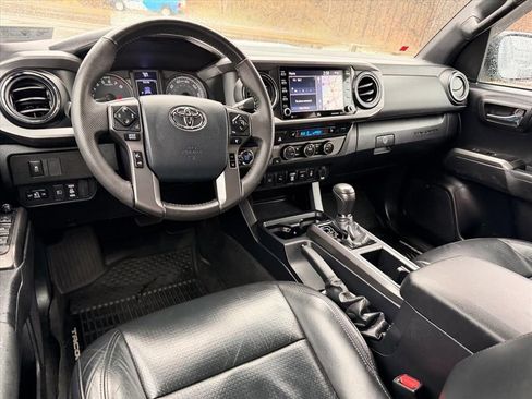 Used 2020 Toyota Tacoma TRD Sport w/ TRD Premium Sport Package image 5